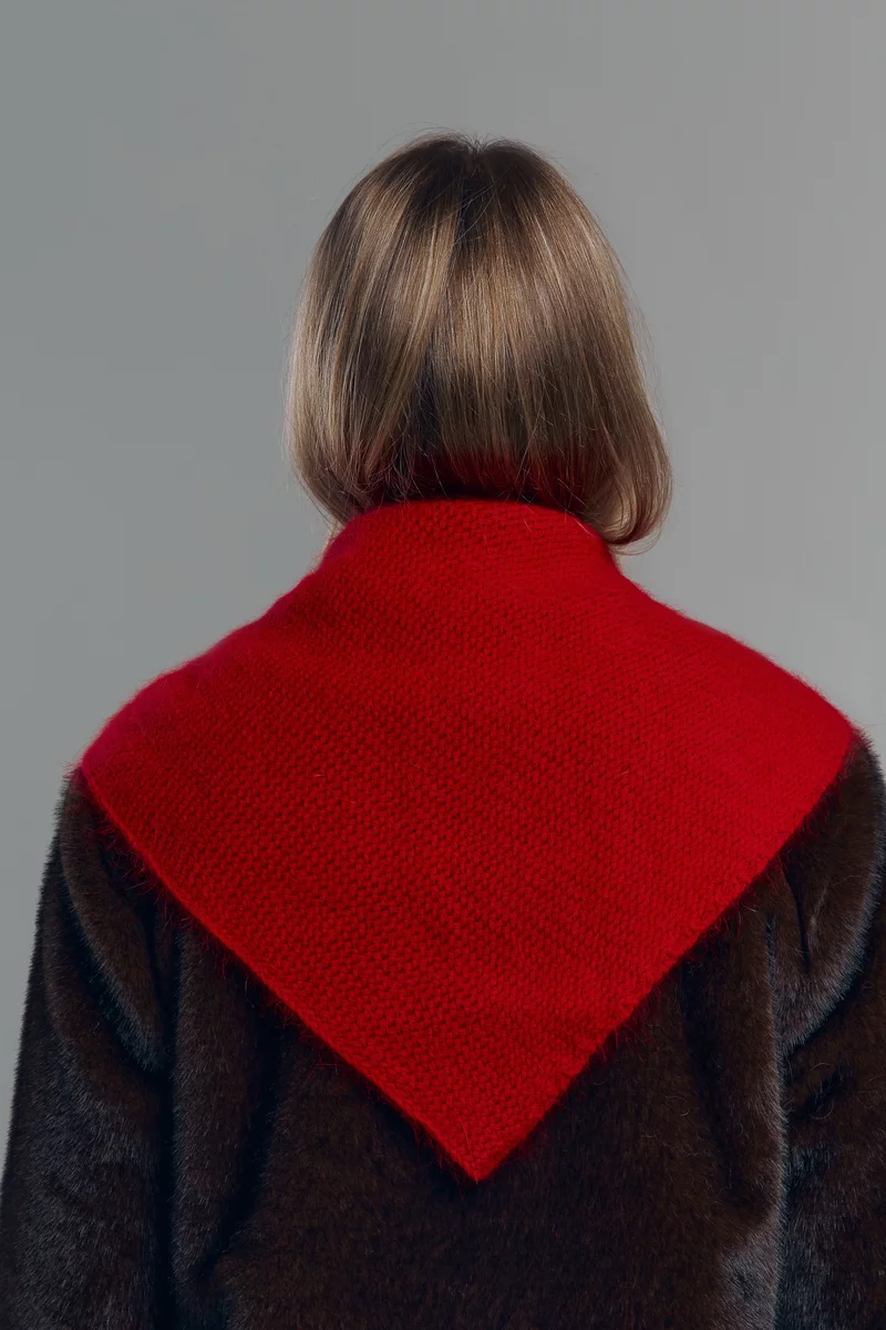 Красный ангоровый платок-шарф фотография 4