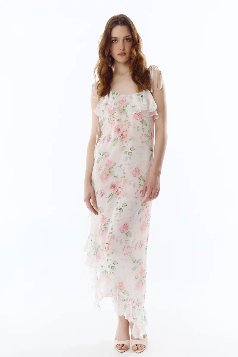 Молочное шифоновое платье макси асимметричного кроя фотография 2