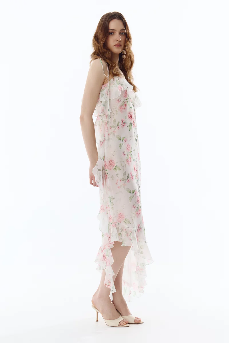 Молочное шифоновое платье макси асимметричного кроя фотография 3