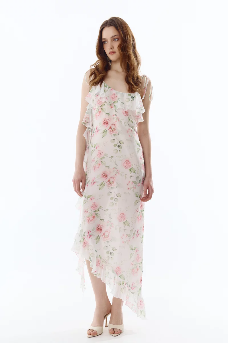 Молочное шифоновое платье макси асимметричного кроя фотография 5