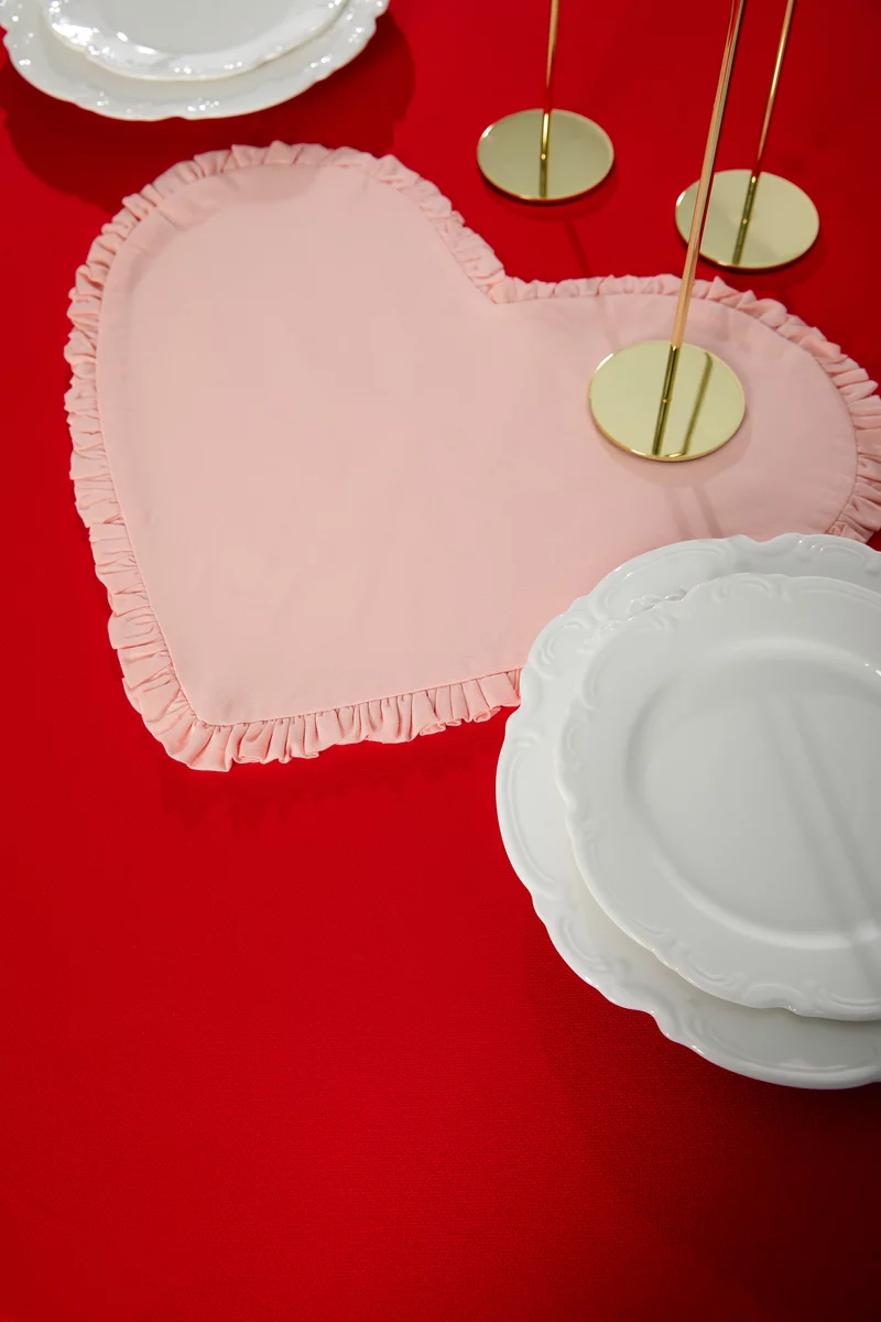 Бежевый плейсмат сердце с рюшами фотография 5