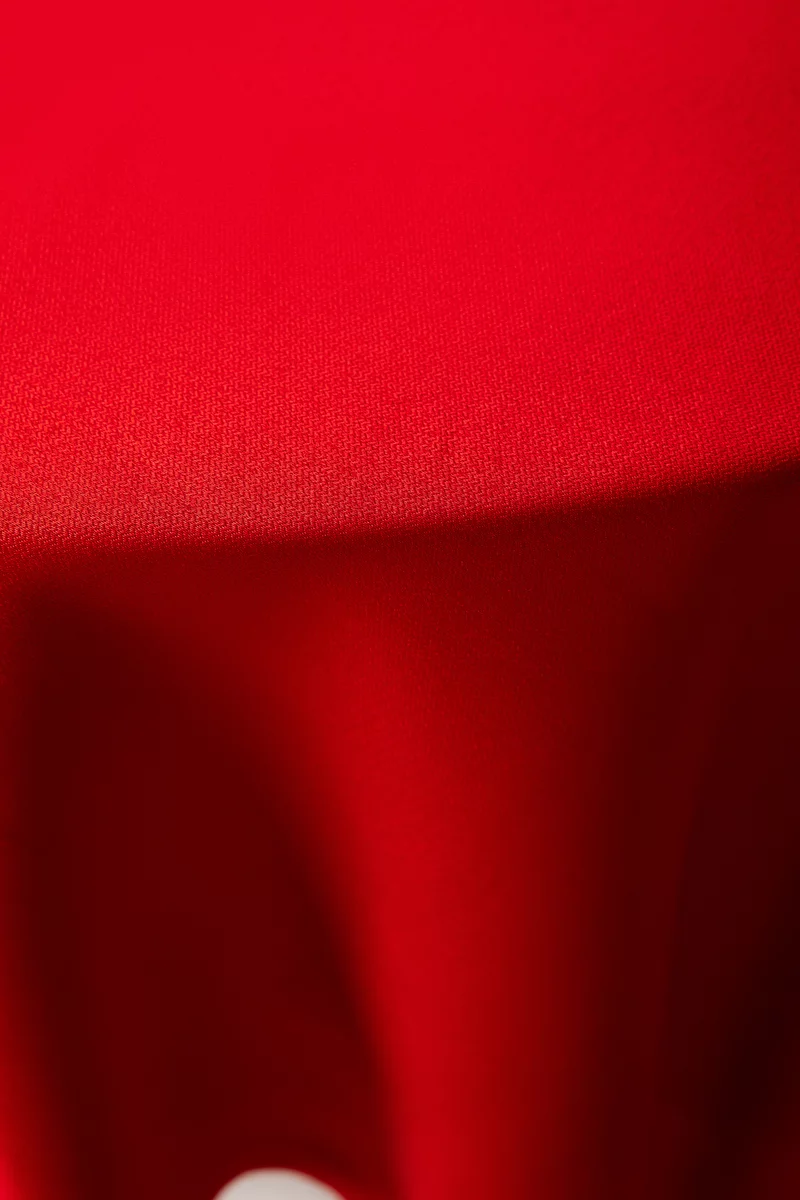 Красная скатерть 140х220 см фотография 2