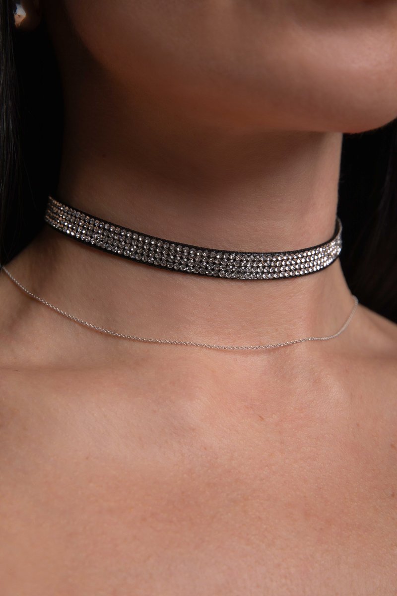 

Чорний оксамитовий чокер-лента зі стразами