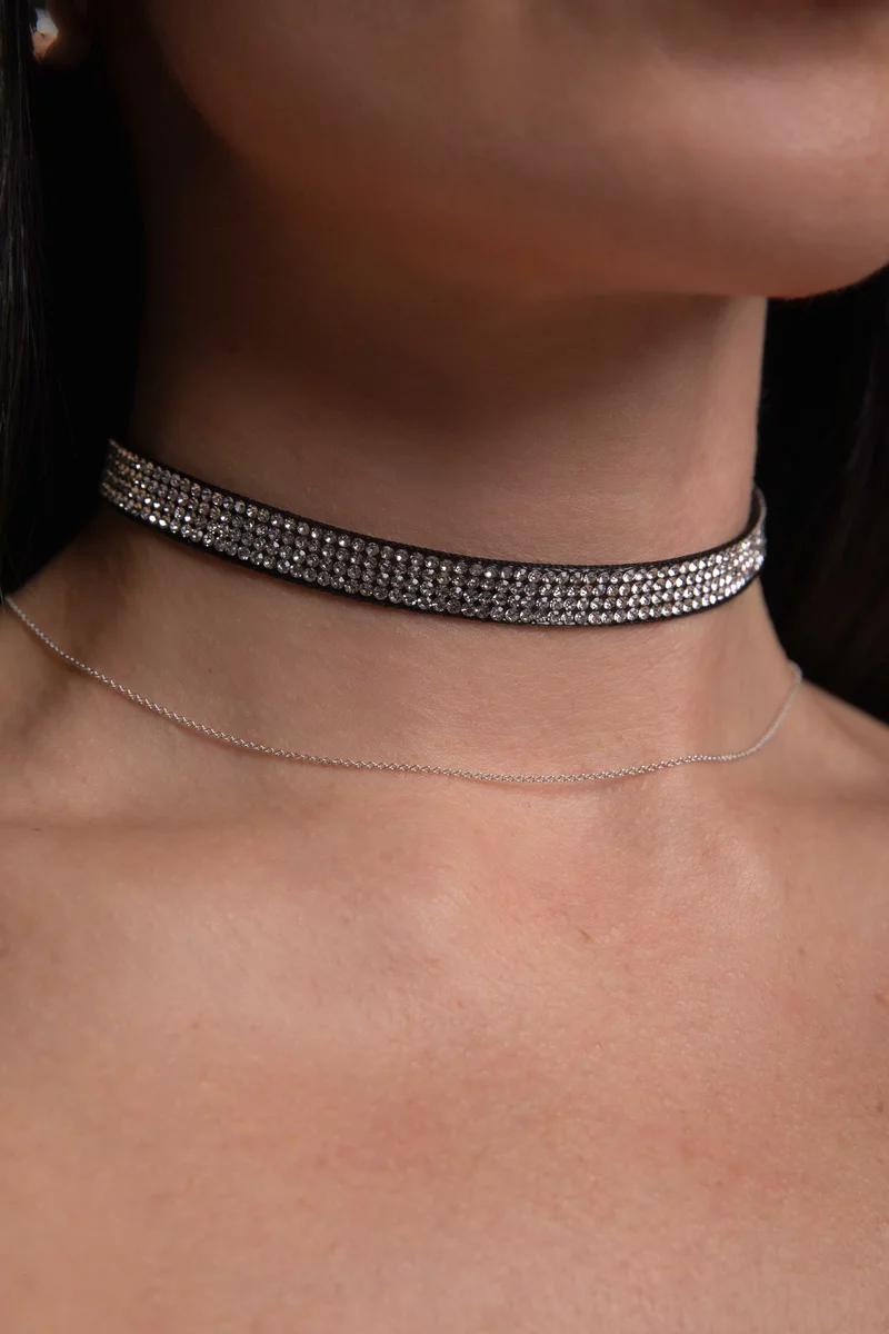 Черный бархатный чокер-лента со стразами фотография 1