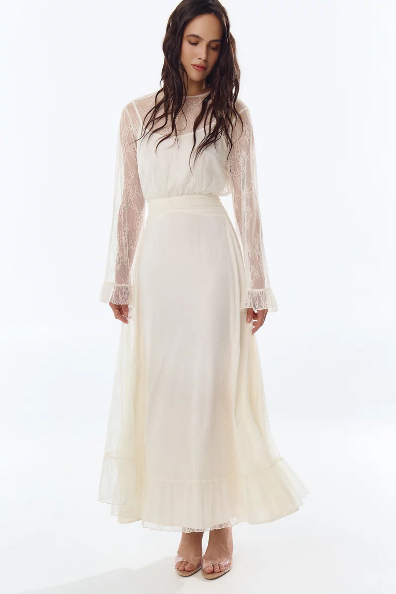 Молочное кружевное платье макси фотография 4