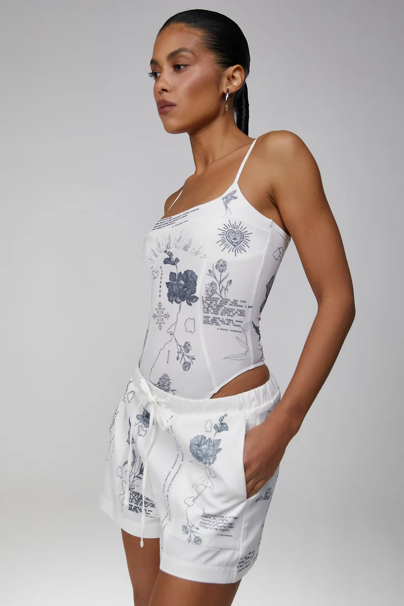 Молочный трикотажный боди Душа на тонких бретелях фотография 5