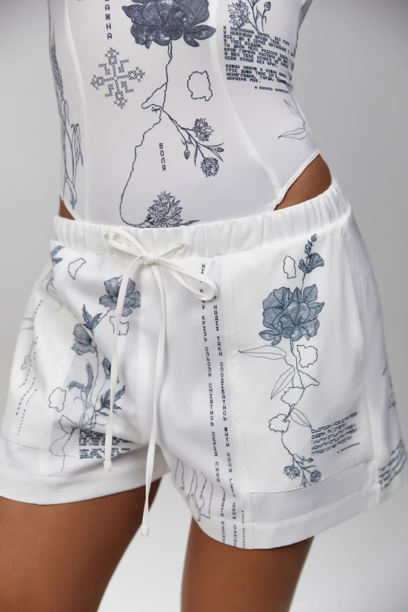 Молочные сатиновые шорты Душа фотография 5