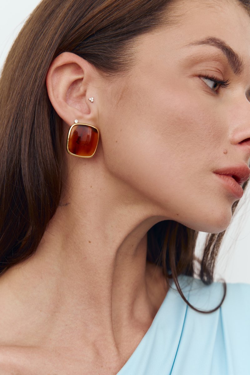 

Золотисті сережки квадратної форми