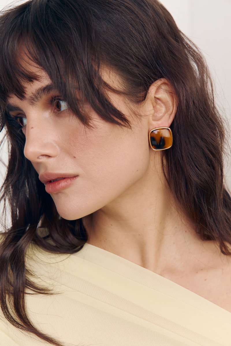 

Золотисті сережки квадратної форми