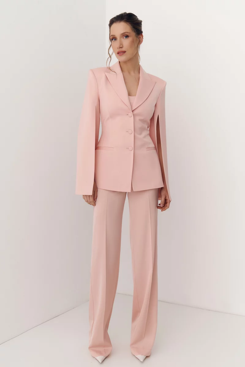 Розовый сатиновый однобортный жакет с акцентными рукавами фотография 2