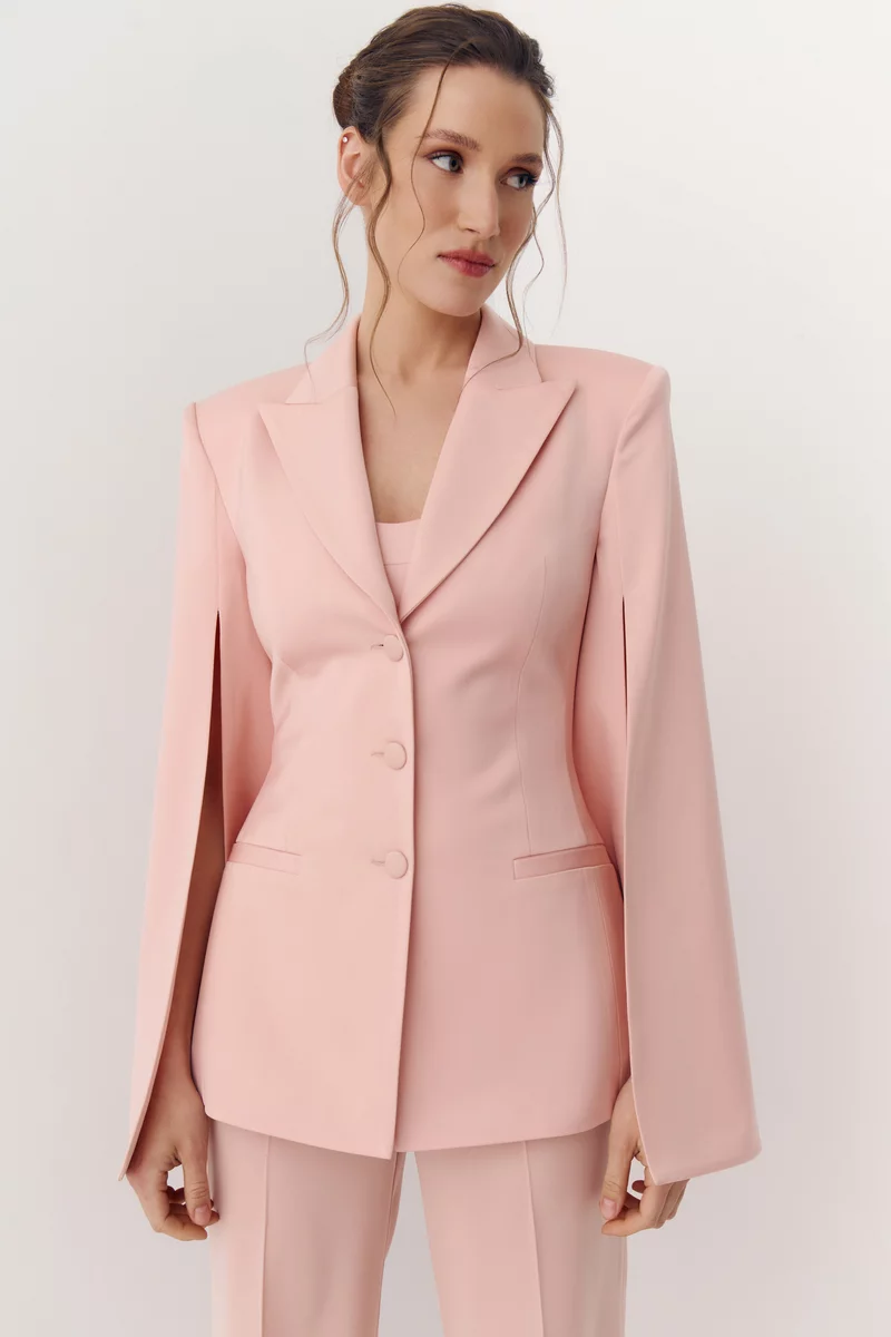 Розовый сатиновый однобортный жакет с акцентными рукавами фотография 3