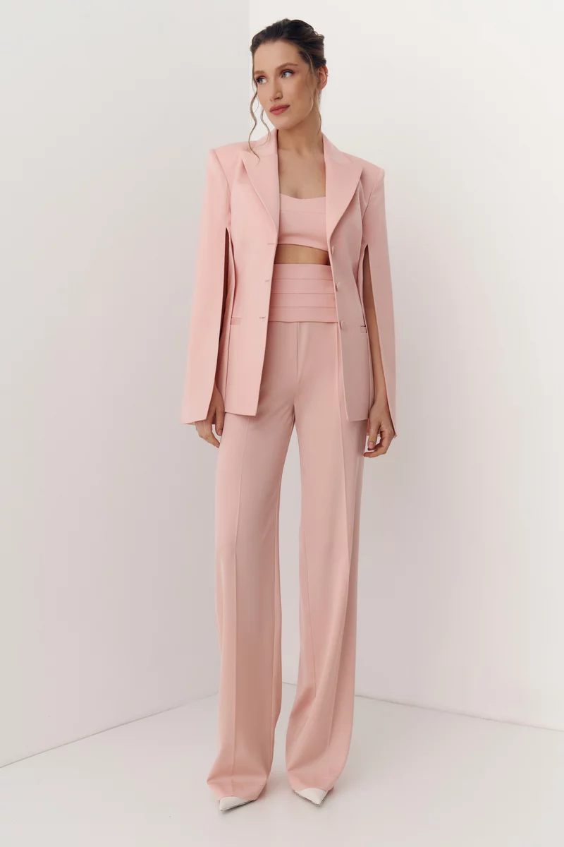 Розовый сатиновый однобортный жакет с акцентными рукавами фотография 4