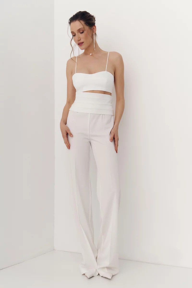 Молочные сатиновые штаны прямого кроя с поясом фотография 3