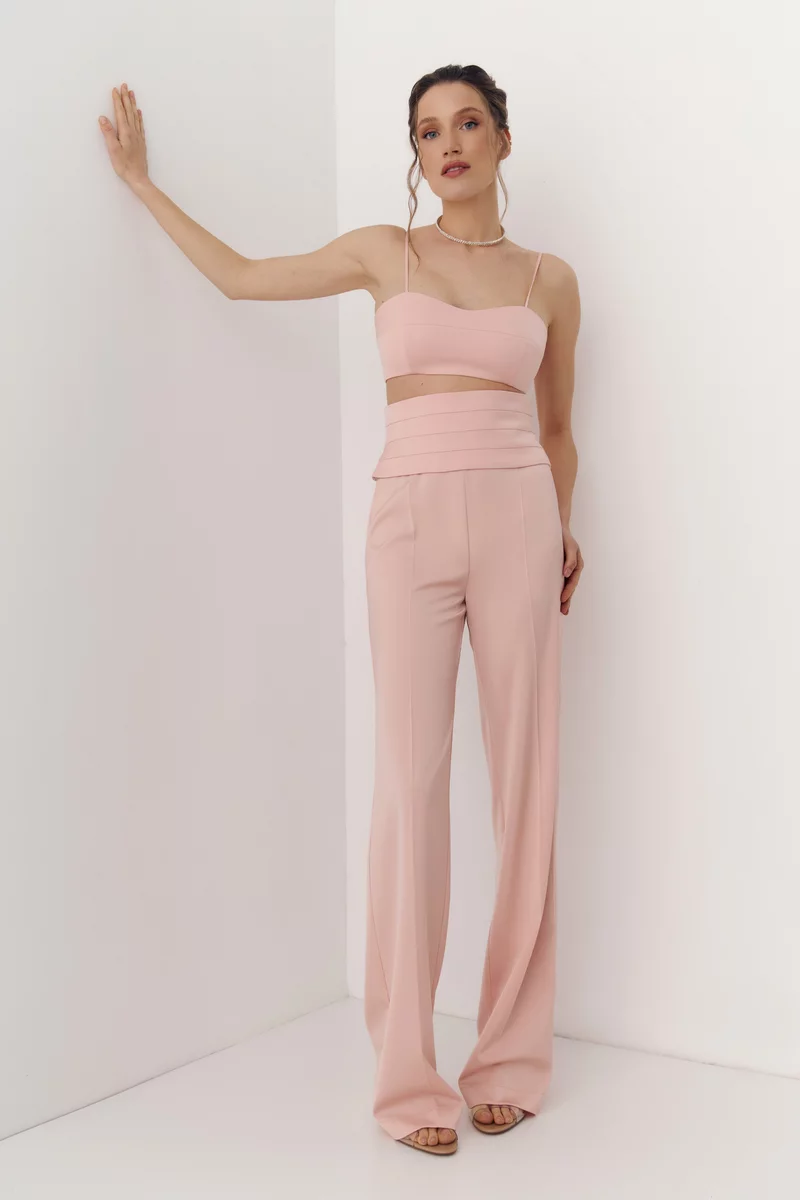 Розовые сатиновые штаны прямого кроя с поясом фотография 5