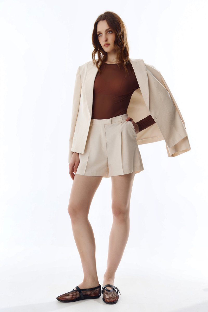 Молочные шорты с высокой талией фотография 1