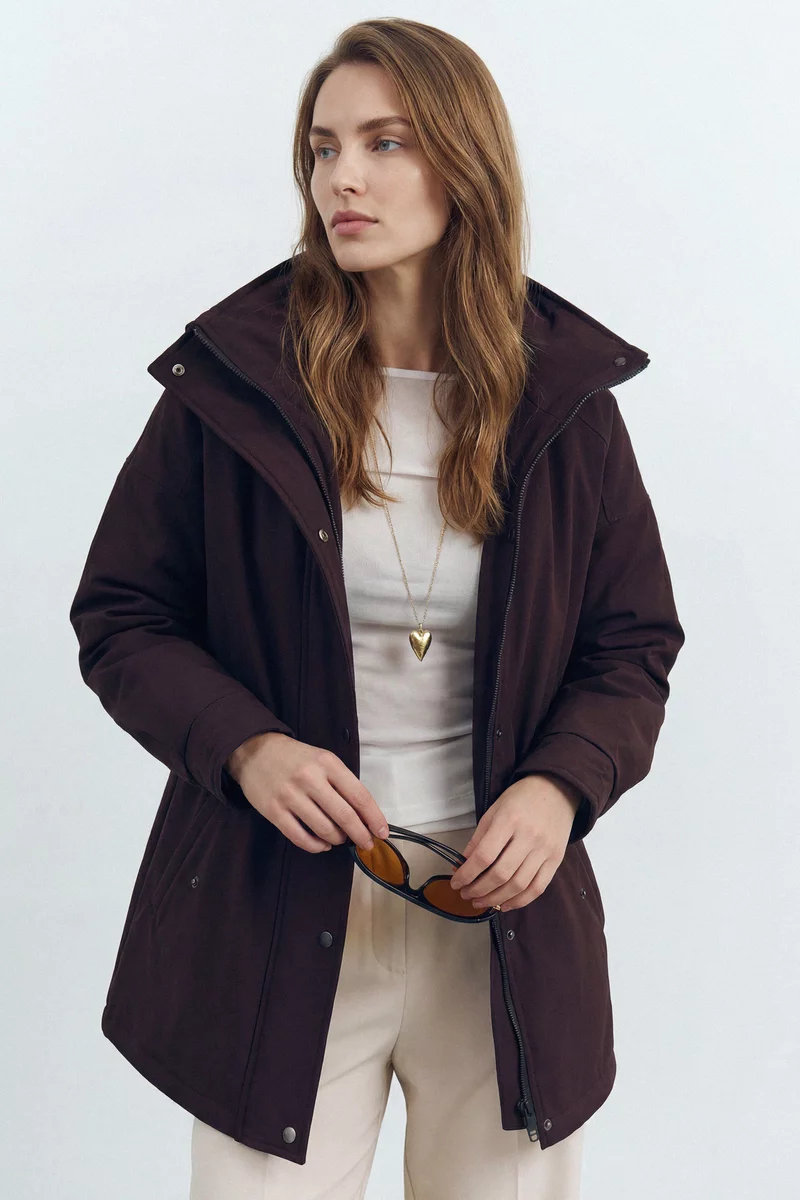 Куртка-парка с капюшоном в шоколадном оттенке Куртка-парка с капюшоном в шоколадном оттенке фотография 4