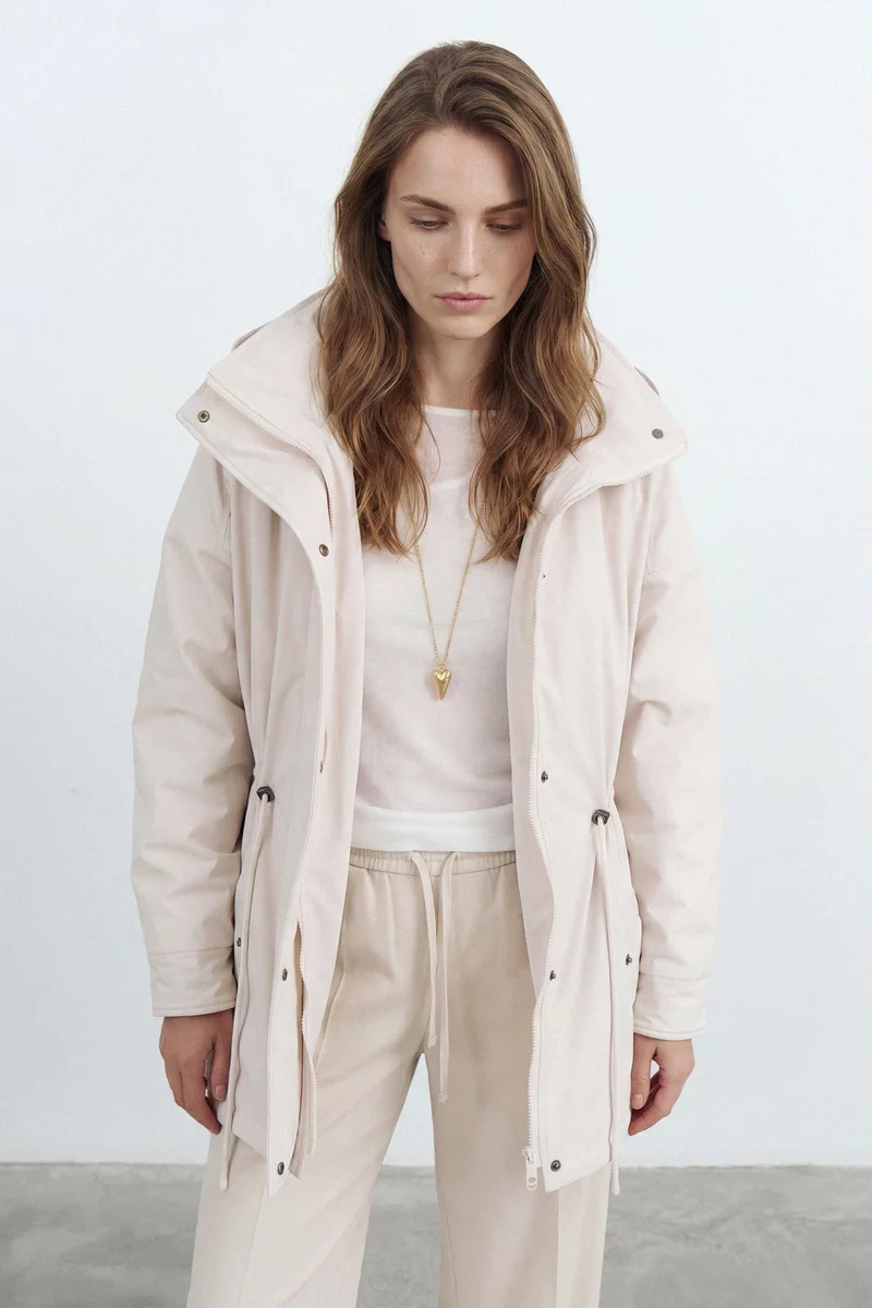 Молочная куртка-парка с капюшоном Молочная куртка-парка с капюшоном фотография 3