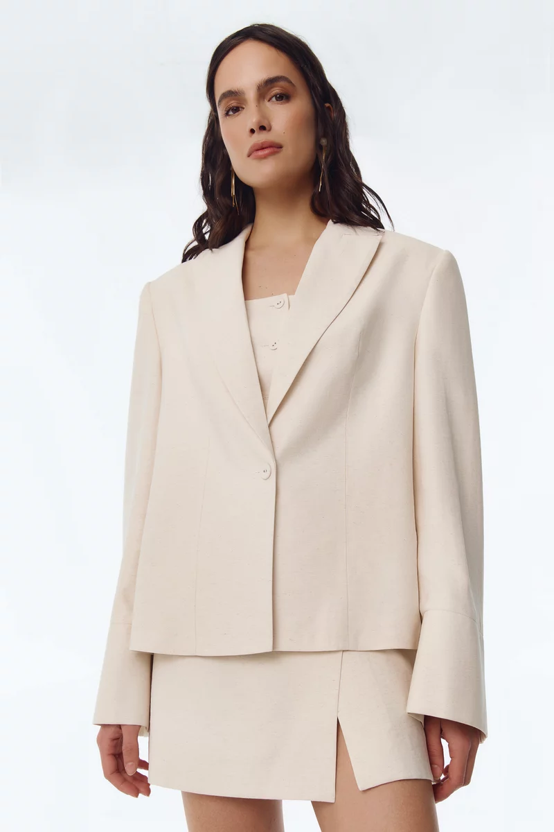 Молочный однобортный жакет свободного прямого кроя фотография 2