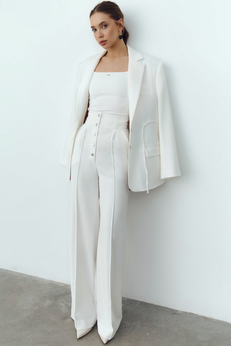 Молочные брюки с акцентными кнопками фотография 1