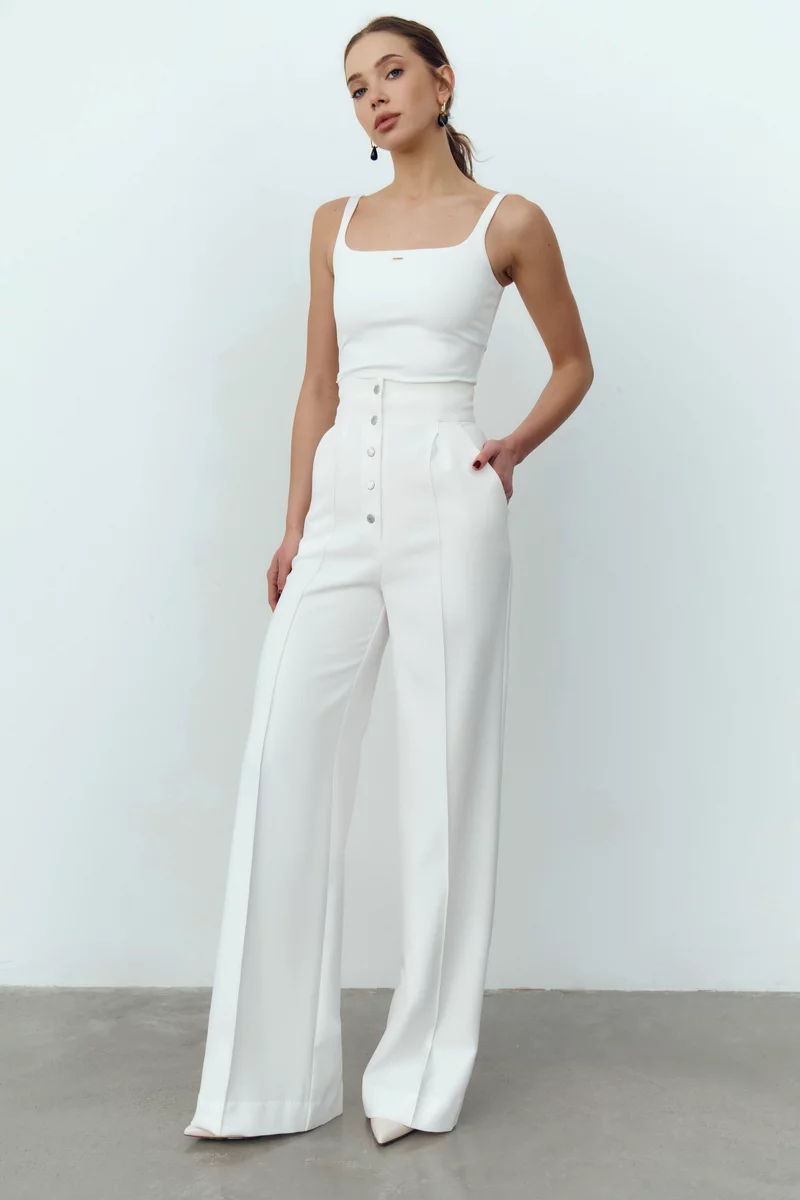 Молочные брюки с акцентными кнопками фотография 2