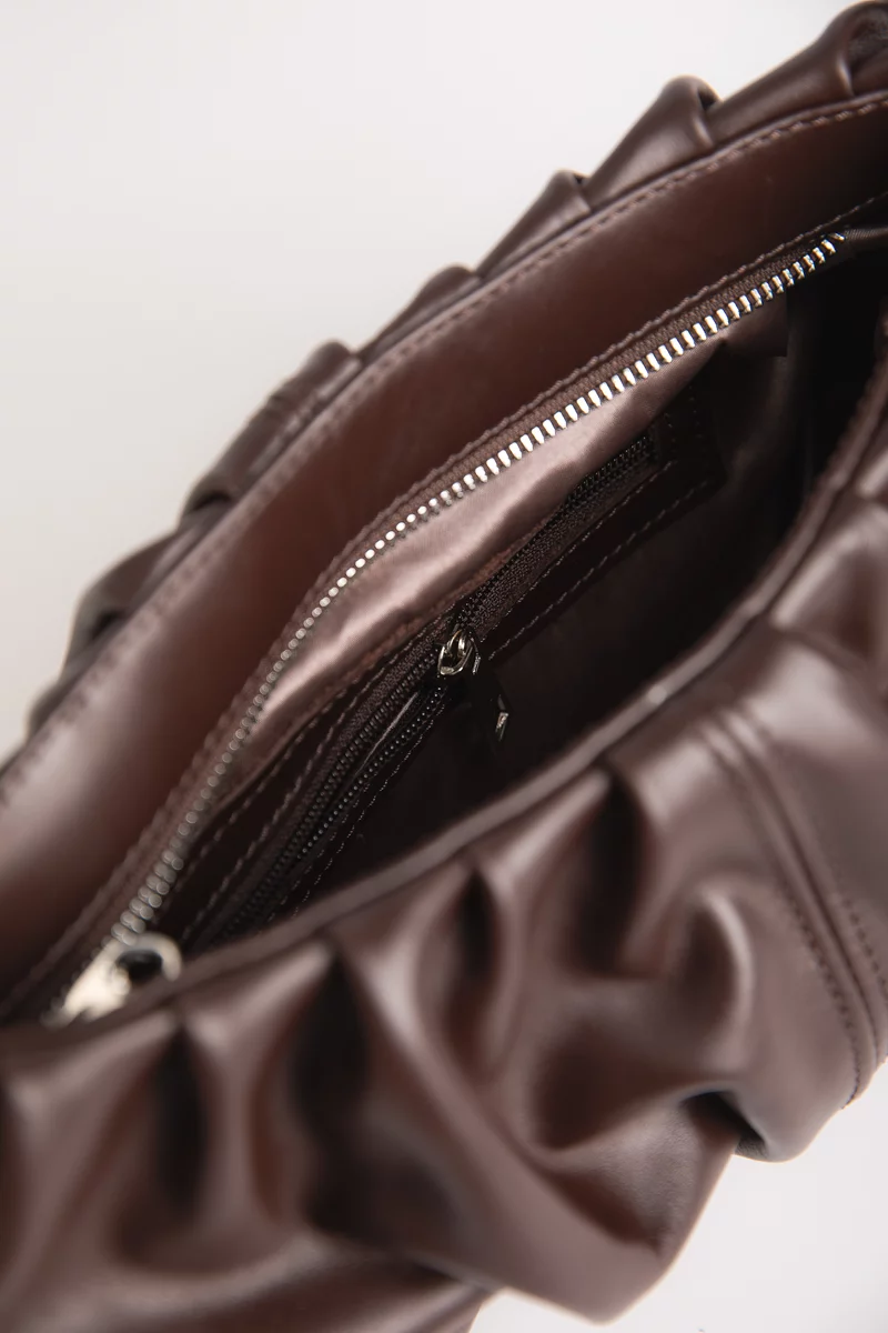 Сумка из натуральной кожи с длинной ручкой в шоколадном оттенке Сумка из натуральной кожи с длинной ручкой в шоколадном оттенке фотография 5