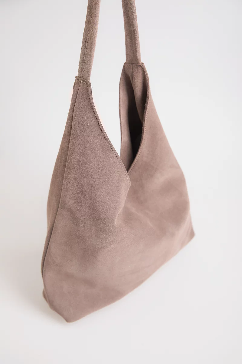 Сумка из натуральной замши в оттенке капучино Сумка из натуральной замши в оттенке капучино фотография 4