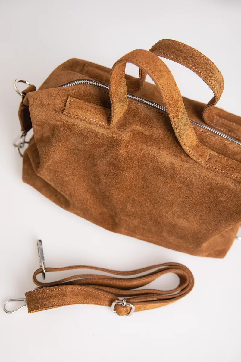 Сумка из натуральной замши с двумя ручками в оттенке капучино Сумка из натуральной замши с двумя ручками в оттенке капучино фотография 2