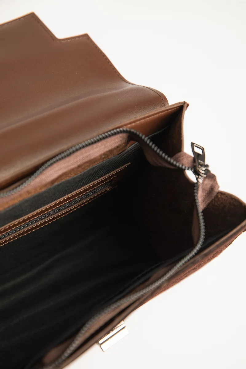 Комбинированная сумка из натуральной замши и экокожи в оттенке капучино Комбинированная сумка из натуральной замши и экокожи в оттенке капучино фотография 5