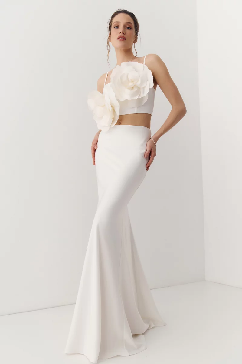 Молочная сатиновая юбка макси с драпировкой фотография 1