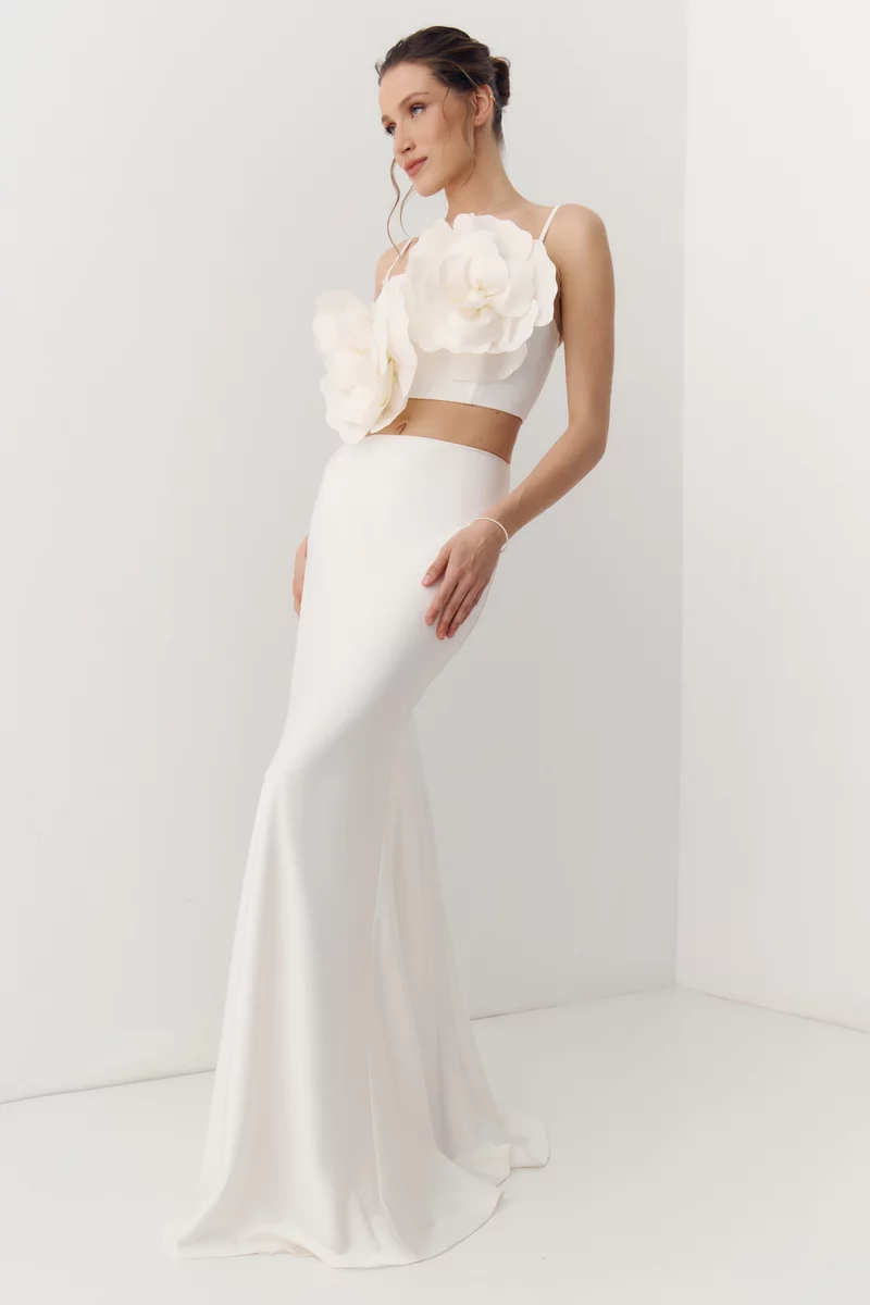 Молочная сатиновая юбка макси с драпировкой фотография 2