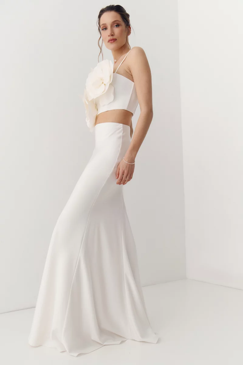 Молочная сатиновая юбка макси с драпировкой фотография 4