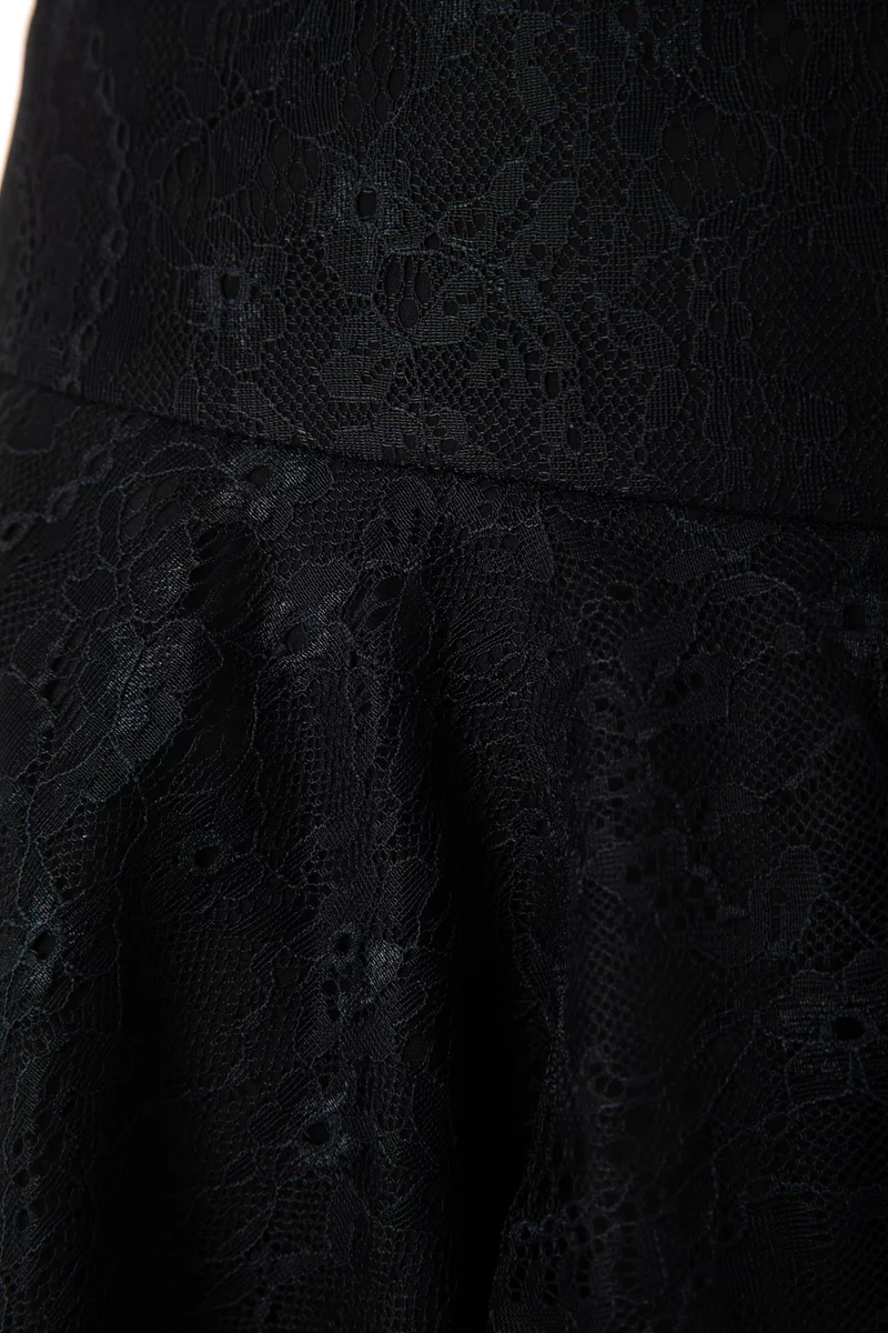 Черная кружевная юбка мини со шлейфом фотография 2
