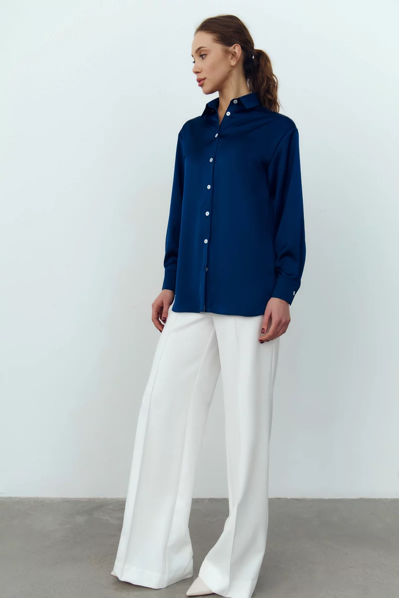 Синяя рубашка оверсайз из искусственного шелка фотография 2