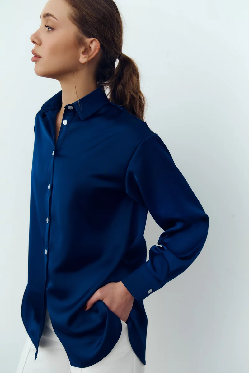 Синяя рубашка оверсайз из искусственного шелка фотография 5
