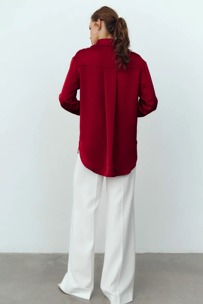 Бордовая рубашка оверсайз из искусственного шелка фотография 4