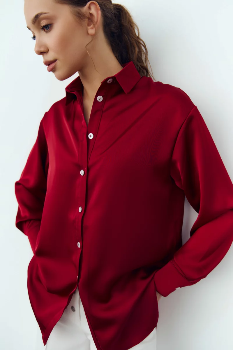 Бордовая рубашка оверсайз из искусственного шелка фотография 5