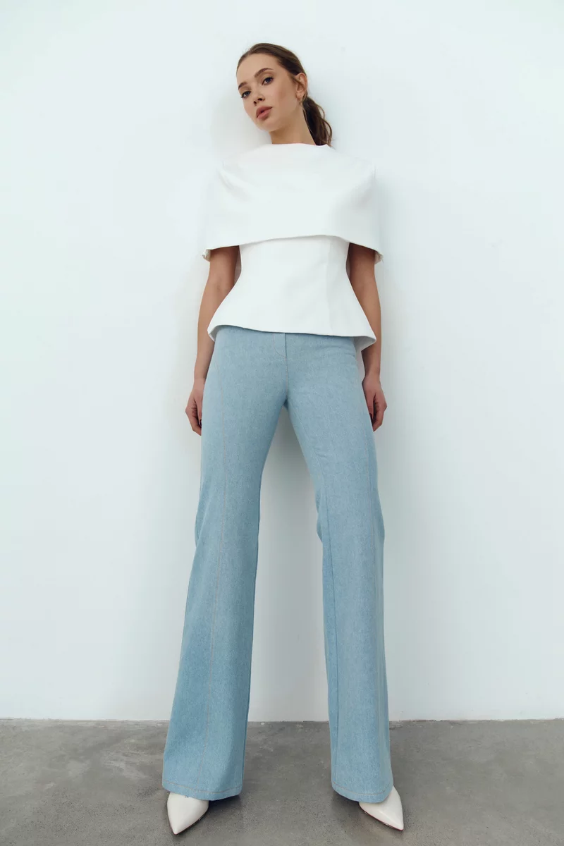 Молочный комплект из топа и кейпа фотография 1