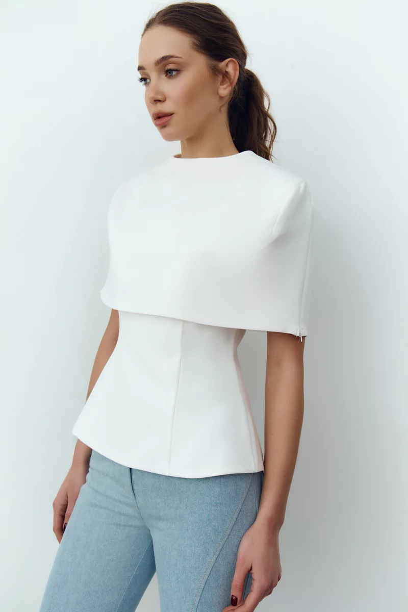 Молочный комплект из топа и кейпа фотография 2