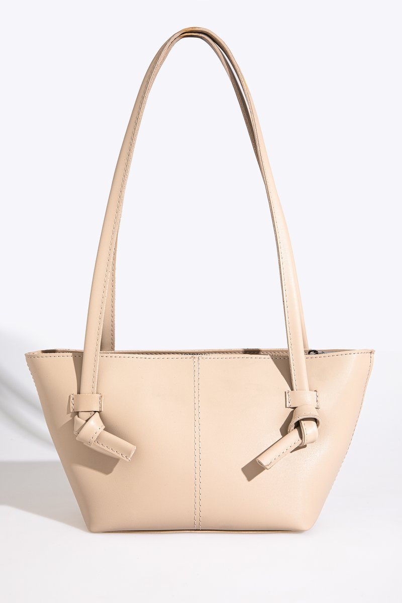 

Бежева сумка-трапеція з екошкіри