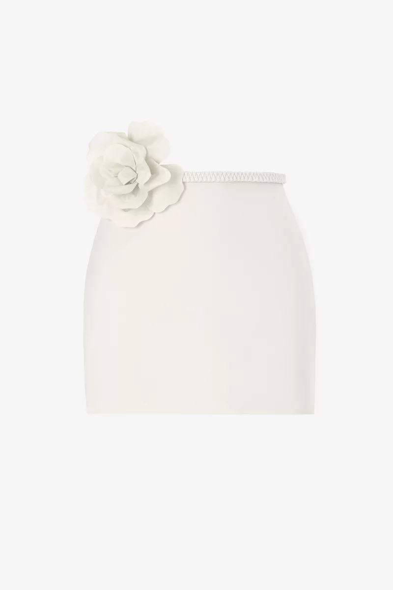 Молочная сатиновая юбка мини с акцентным поясом фотография 5