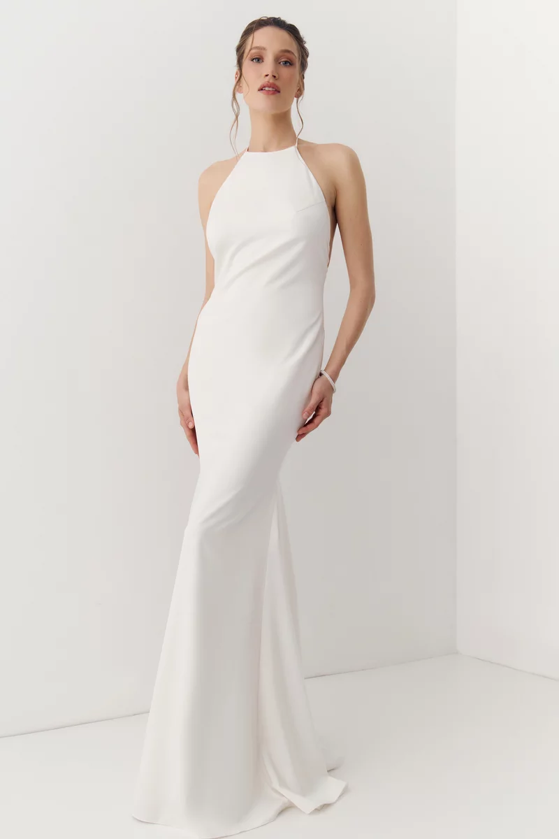 Молочное сатиновое платье макси с акцентными бретелями фотография 1