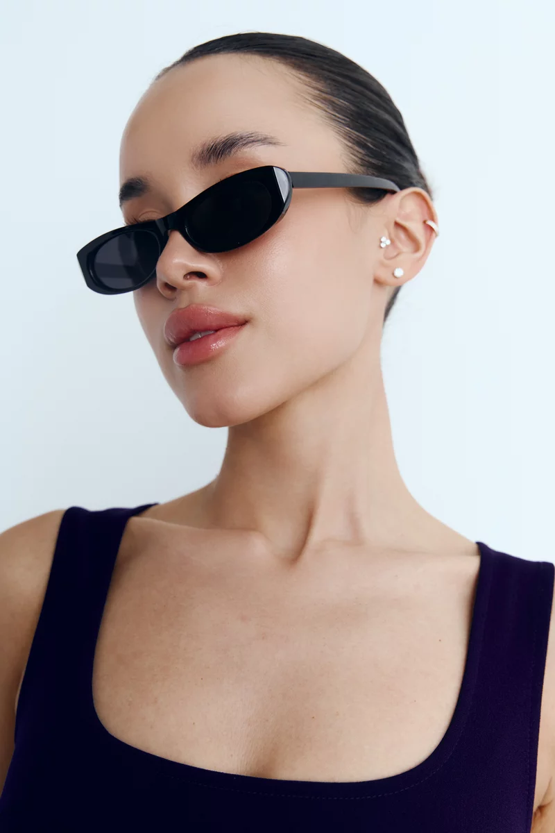 Черные солнцезащитные очки с поляризованными удлиненными линзами фотография 2