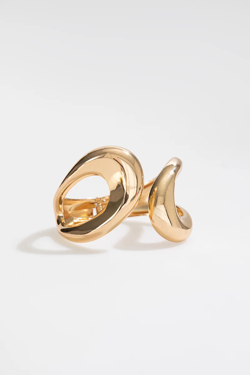 Золотистый браслет асимметрия фотография 2