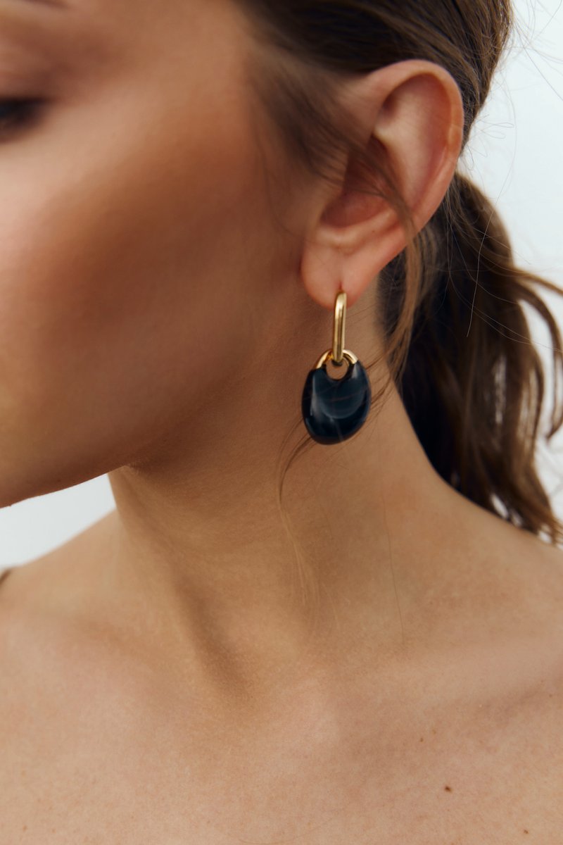Black earrings with a pendant image 1