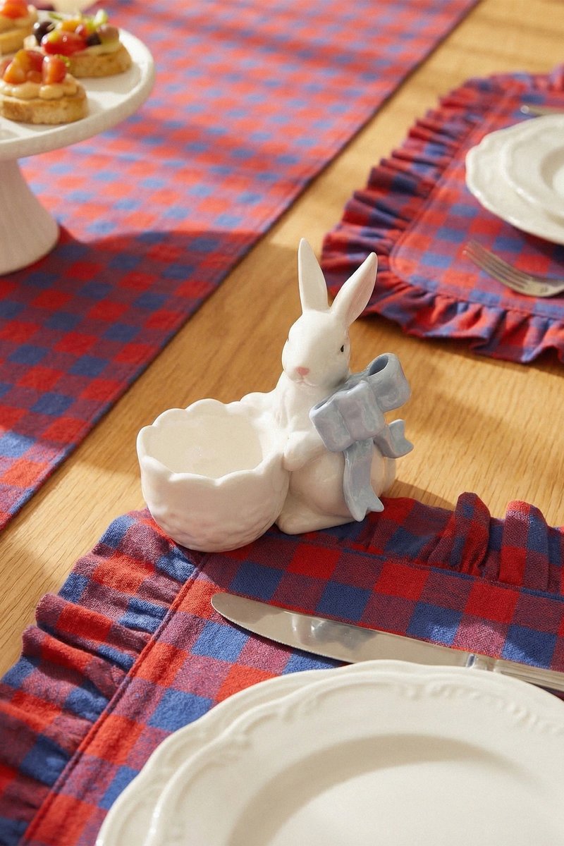 

Порцелянова підставка для яйця кролик із блакитним бантом 10.4*6.7*10 см