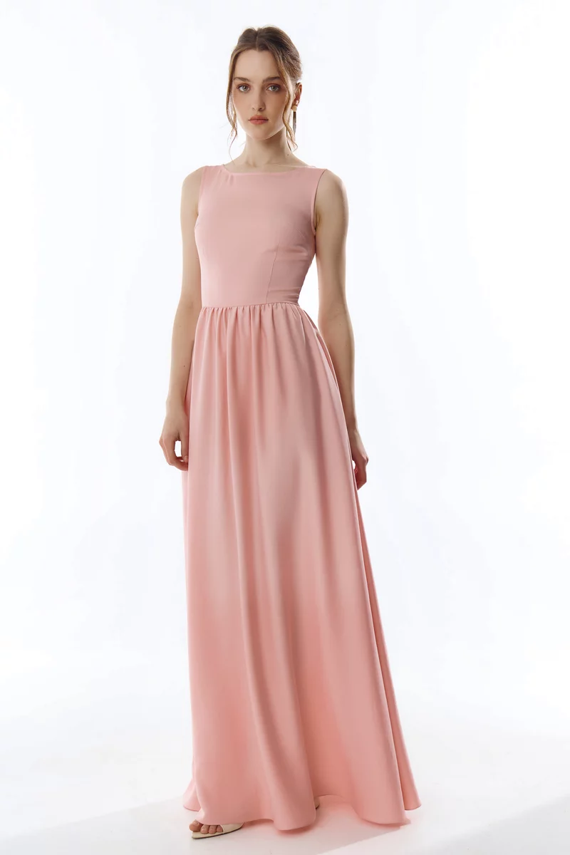 Розовое платье макси с расклешенной юбкой фотография 1