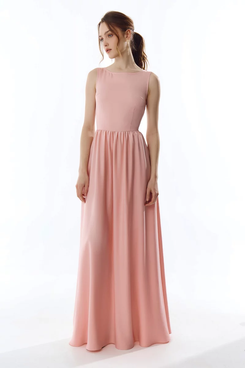 Розовое платье макси с расклешенной юбкой фотография 4