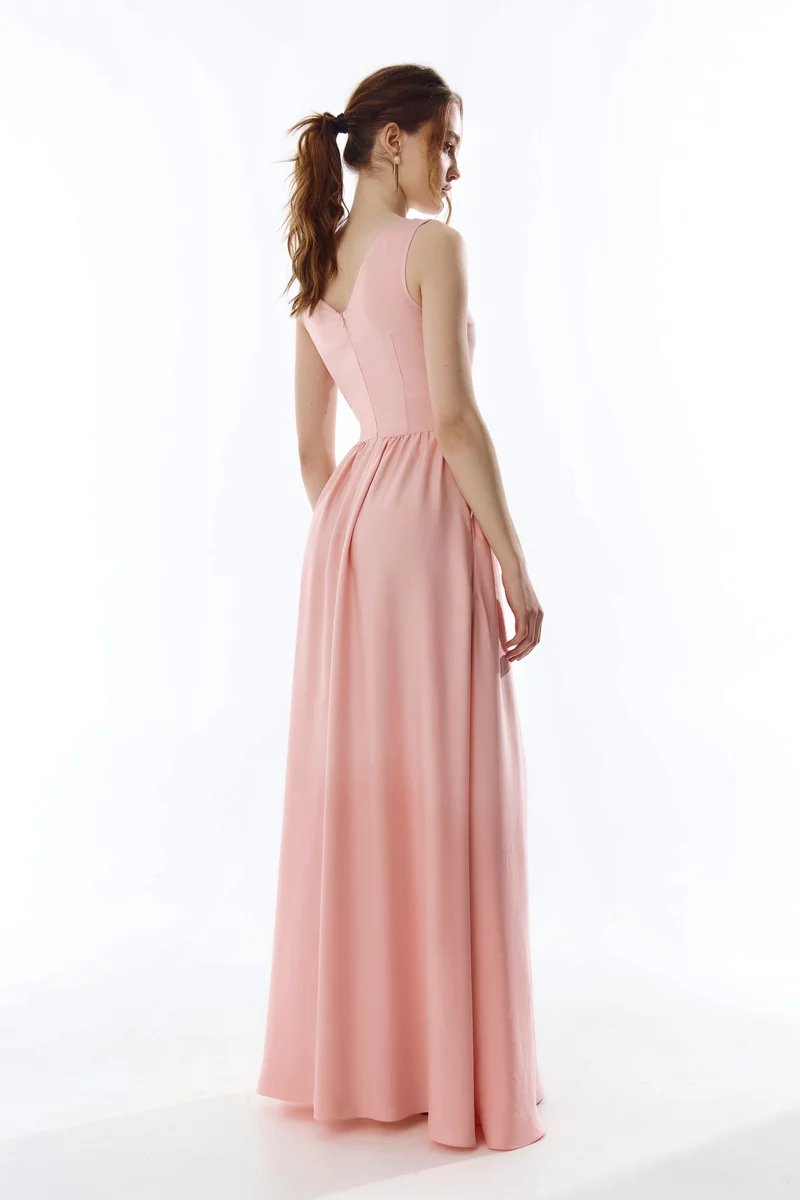 Розовое платье макси с расклешенной юбкой фотография 5