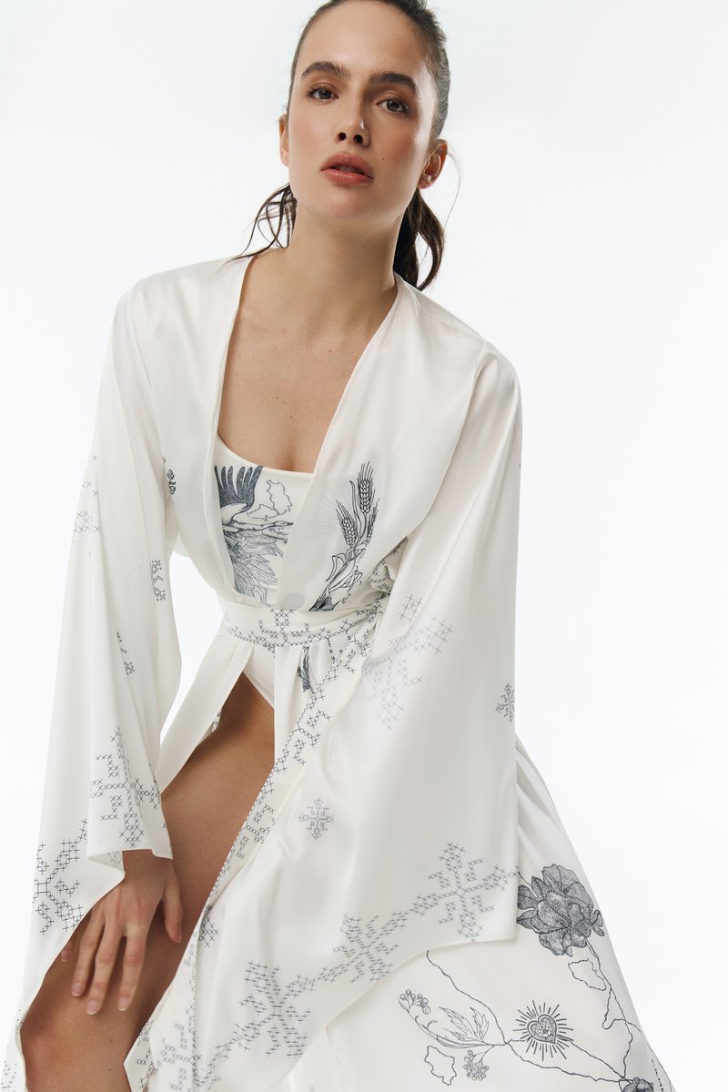 Молочное шелковое кимоно Душа с поясом фотография 1