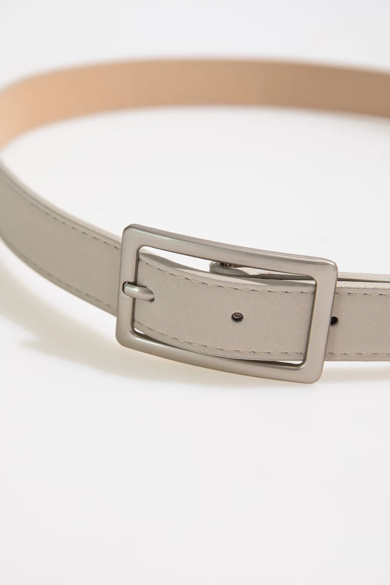 Молочный ремень из экокожи фотография 3